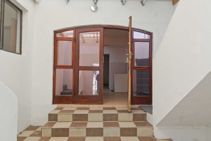 6 Bedroom Property for Sale in Cove Rock Eastern Cape
